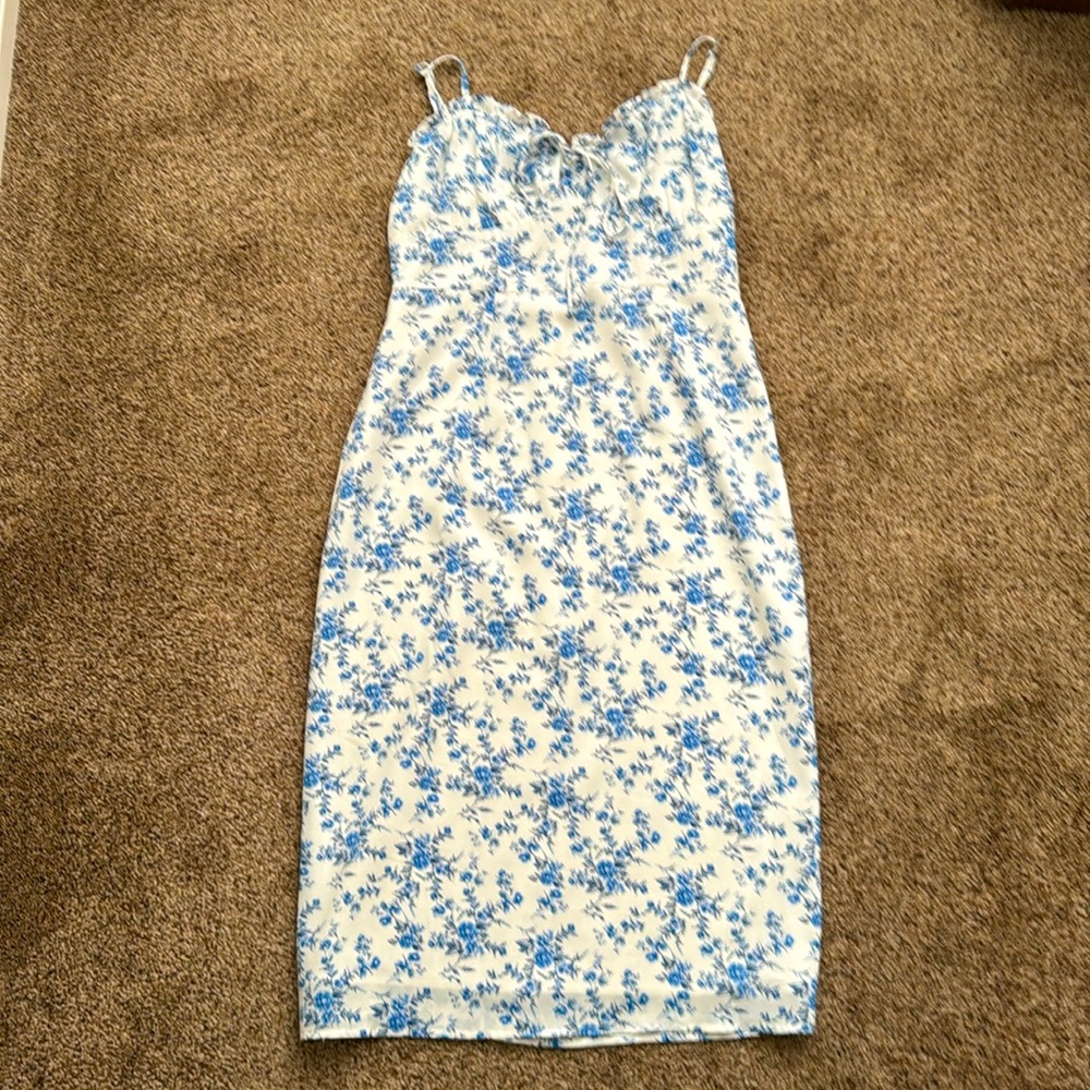 Altar’d State dress, size Medium. White with blue flowers.